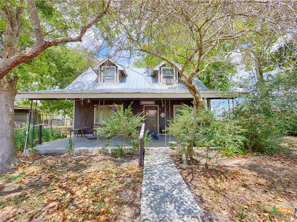 4422 Maeker Rd, Flatonia, TX 78941
