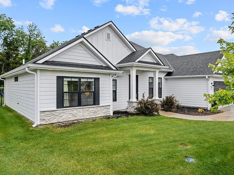 1116 Shore Acres Loop — Photo 2