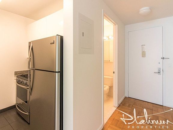 4th image of 505 W 37th St APT 2208