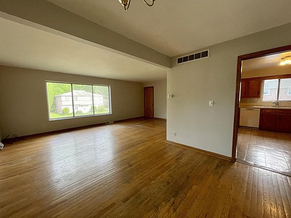 2nd image of 1856 Cromwell Dr #1