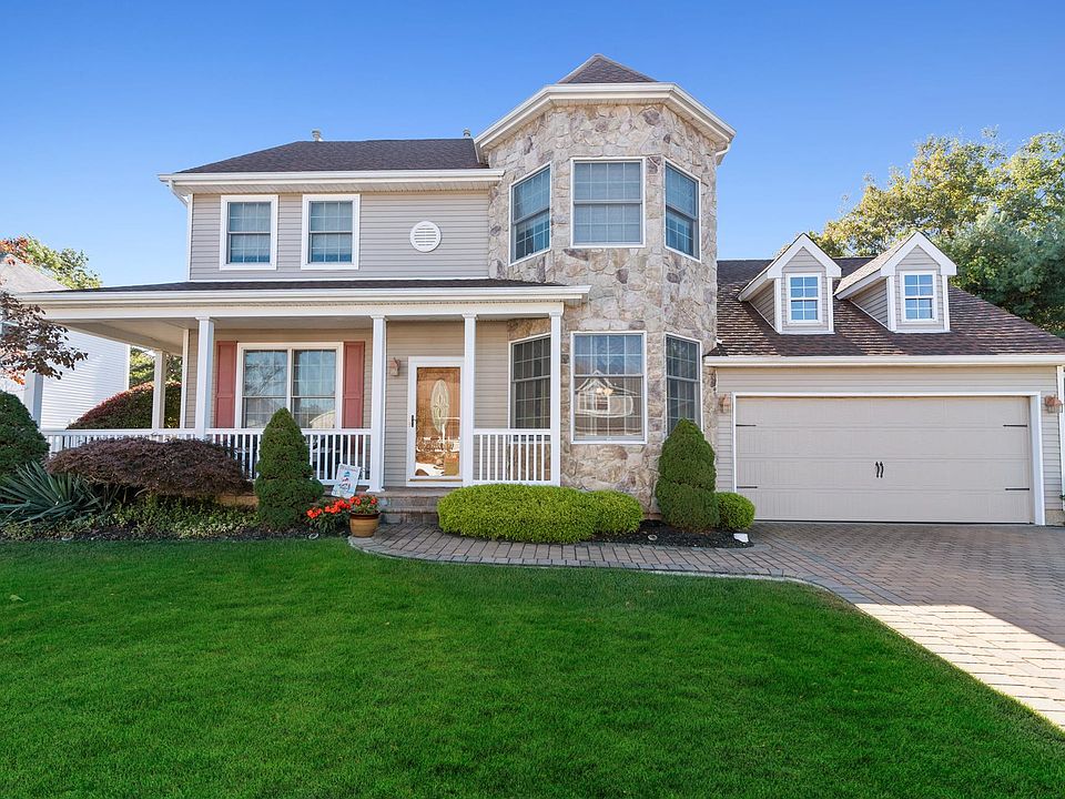 1st image of 2 Lavender Ln