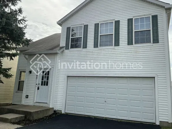 1743 Walnut Park Ln, Aurora, IL