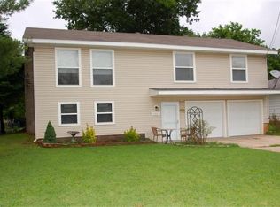 3005 E Hawkins St, Springfield, MO 65804