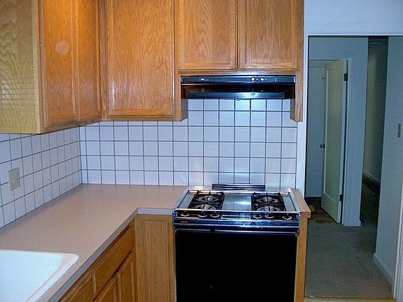 3rd image of 2541 Olympic Blvd