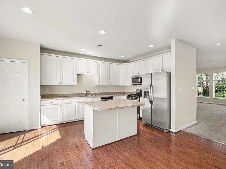 1114 Ellis Ave — Photo 7