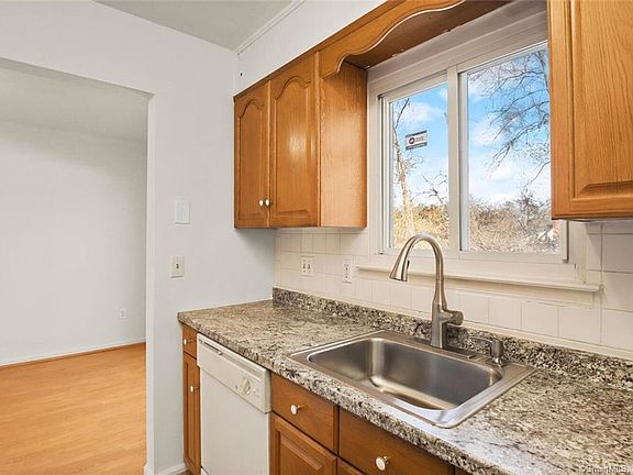 5th image of 16 Donna Dr APT 34