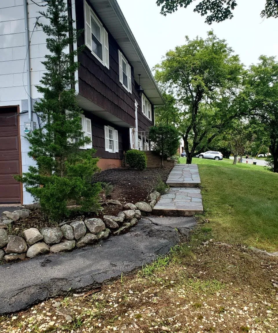 4 bed, 1894 sqft, $4,300 — Photo 2