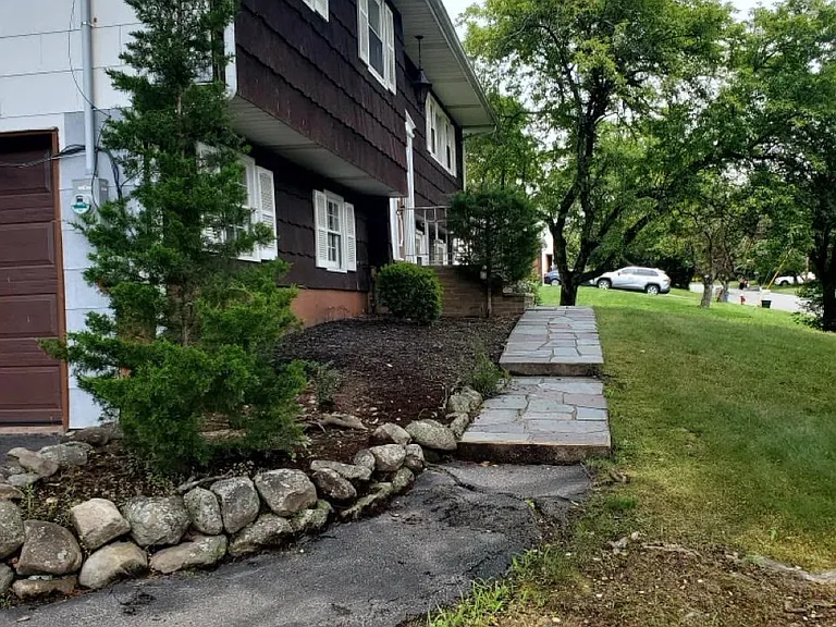 8 Gerardine Pl — Photo 2