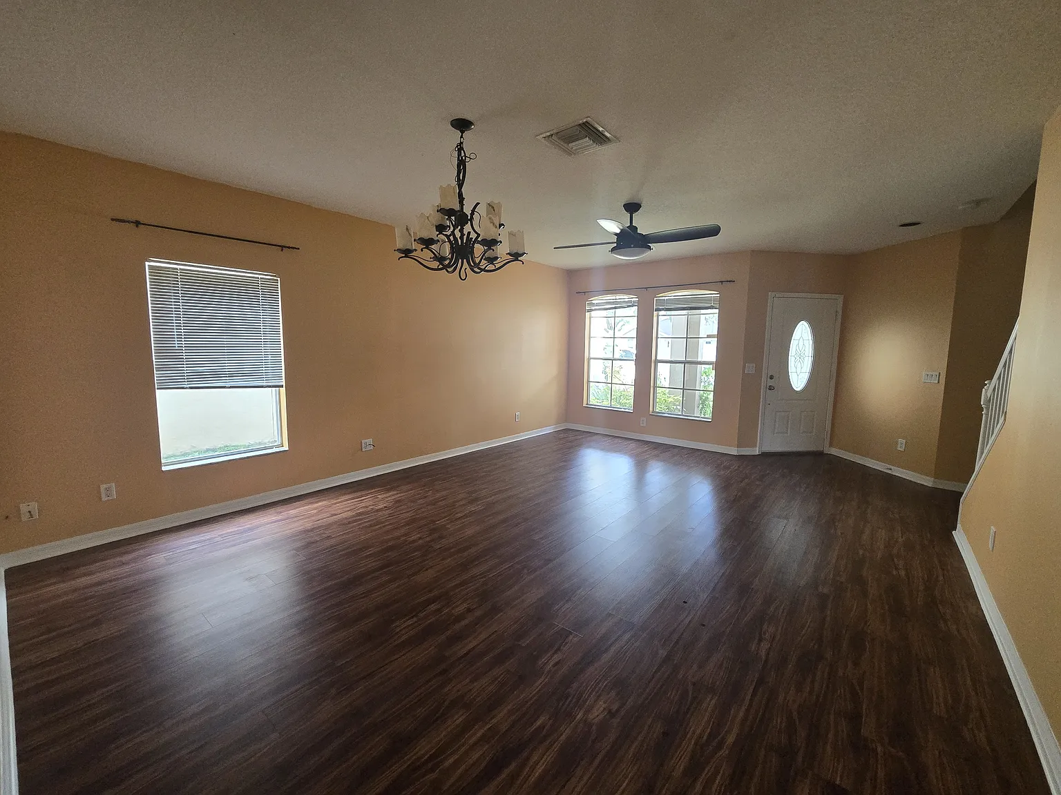 4 bed, 2.5 bath, 2200 sqft, $2,600 — Photo 4