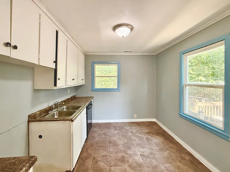4335 E Bayley Dr — Photo 4