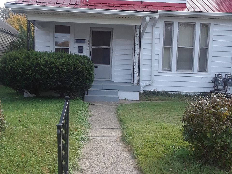 Front of Main House1