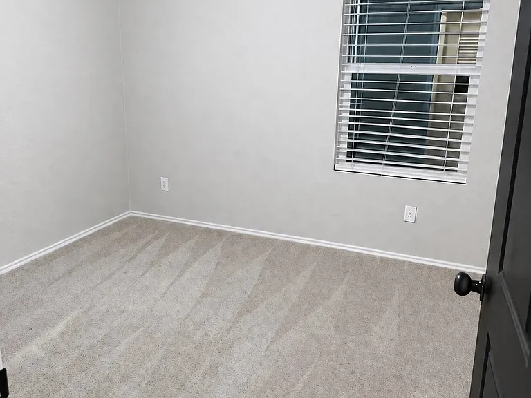Unfurnished guest room #1