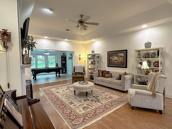 3rd image of 213 Savannah Park Dr