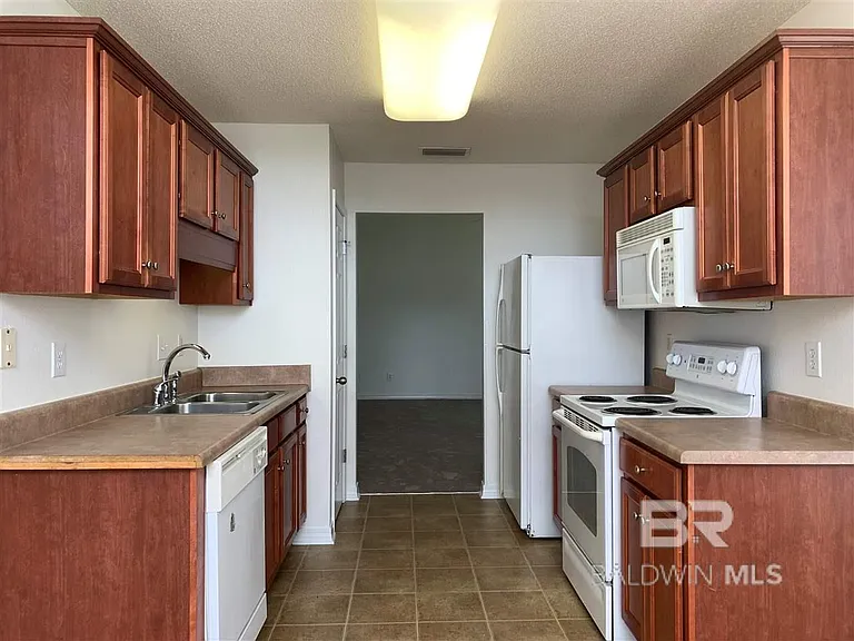 16215 Mansion St — Photo 8