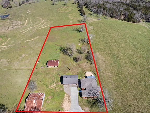 4th image of 686 Grady Road