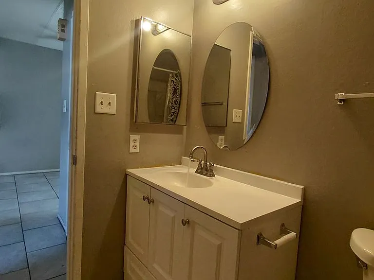 111 Greenbriar Townhouse Way — Photo 8