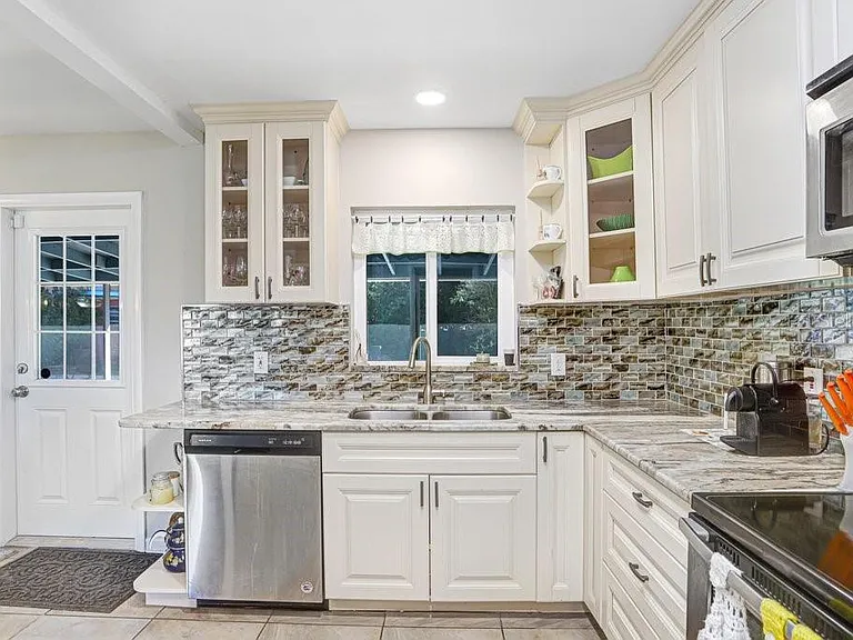 6703 N River Blvd — Photo 10