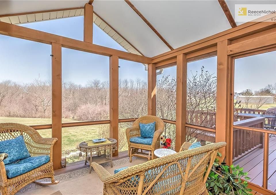 SCREENED PORCH WITH AWESOME VIEW