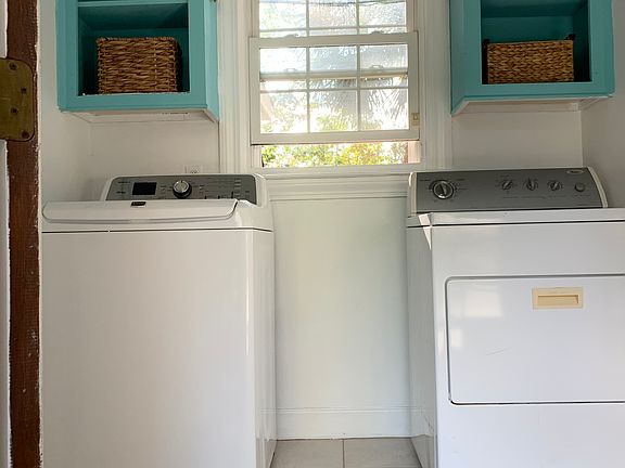 Mud room & laundry room