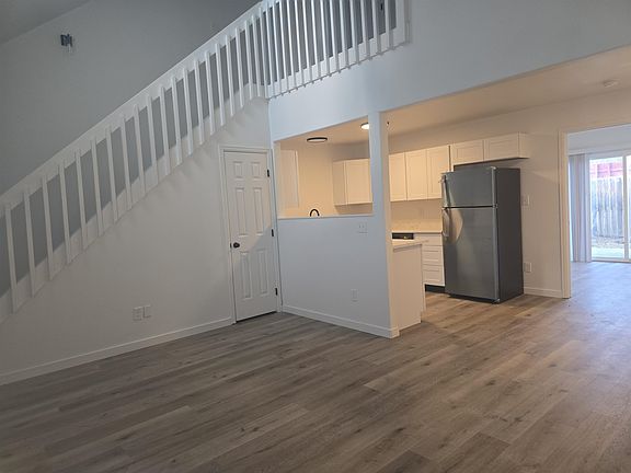 4th image of 397 Sunnyside Ct Unit C