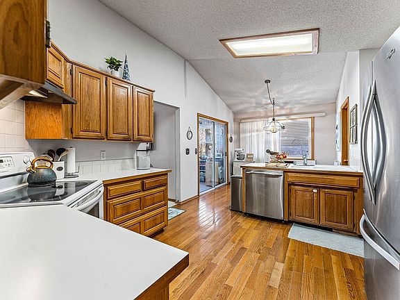 5th image of 67 London Dr