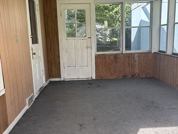 5th image of 326 Ives Ave