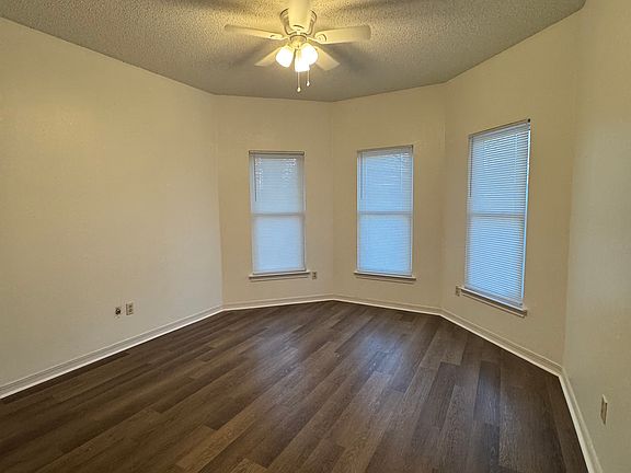 3rd image of 208 Morene Ave