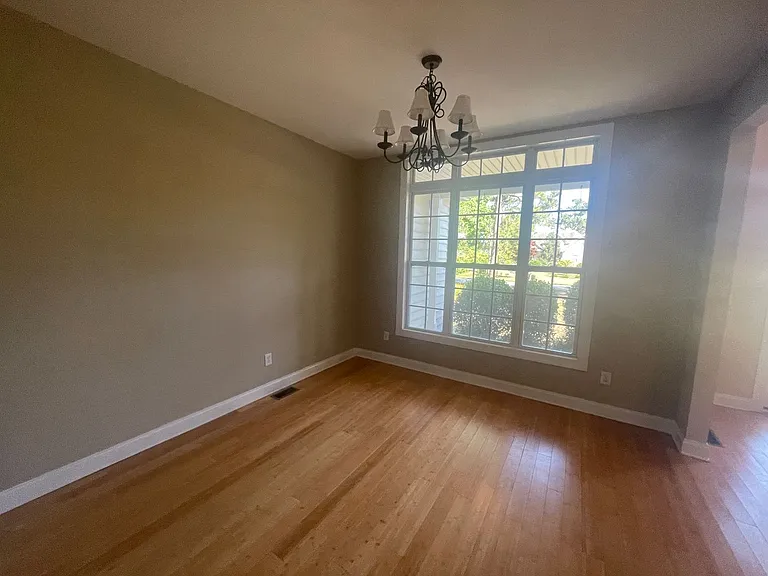 106 Ravenswood Rd — Photo 5