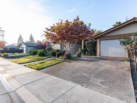 2nd image of 2209 Lido Cir