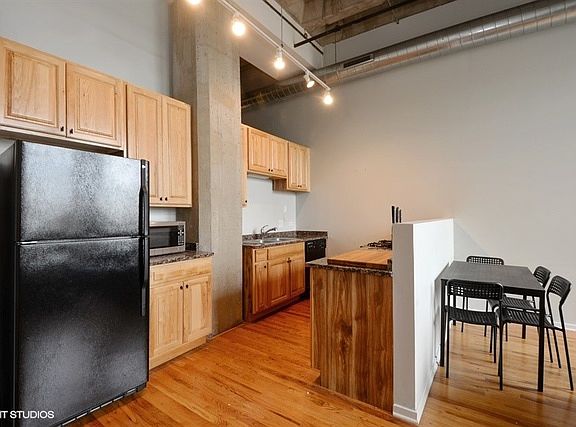 5th image of 1645 W Ogden Ave Unit 423