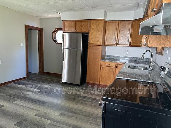 5th image of 126 Parsells Ave