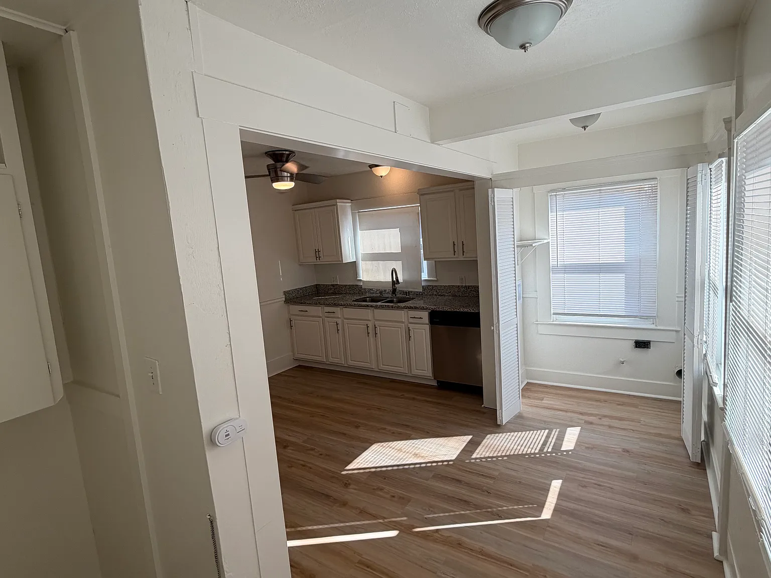 3 bed, 1212 sqft, $2,100 — Photo 2