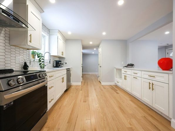 44 Dean Rd, Wayland, MA 01778