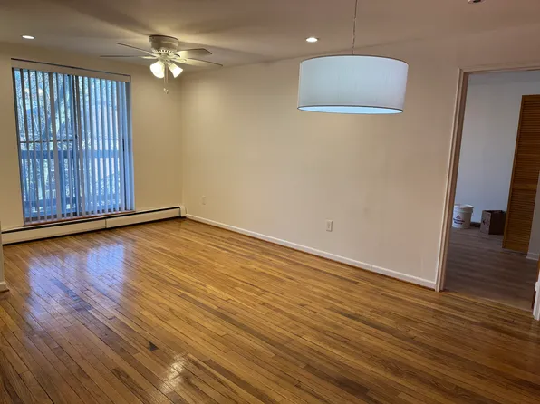 142 Kenrick St APT 27, Brighton, MA 02135