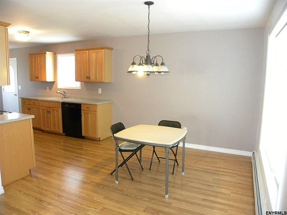 5th image of 31 Clinton Ct