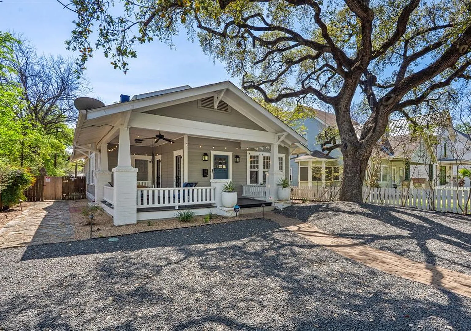 1203 W 22 1/2 St - Fully remodeled rare 4 bed free standing house in West Campus with large yard. — Photo 1