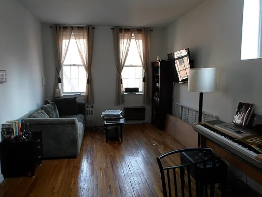 Rented by Sky Management | media 77