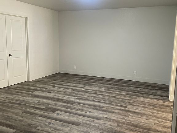 3rd image of 2445 Crescent Dr