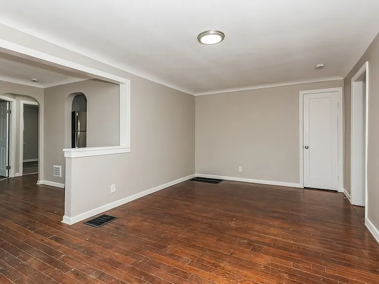 125865_019_living_room_13469282.jpg