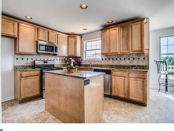 5th image of 32 N Sherman Dr