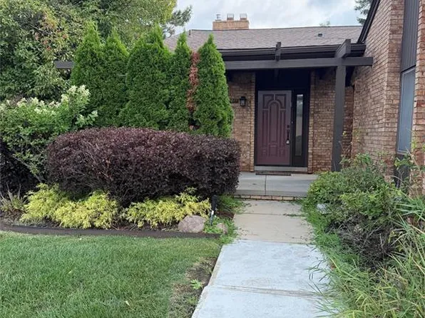2011 Bordeaux St, West Bloomfield, MI 48323