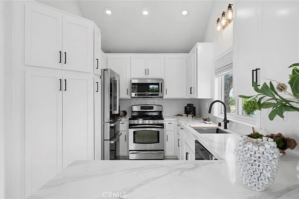 3 bed, 2.5 bath, 1693 sqft, $15,000 — Photo 3