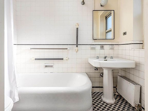 5th image of 400 E 52nd St APT 17G