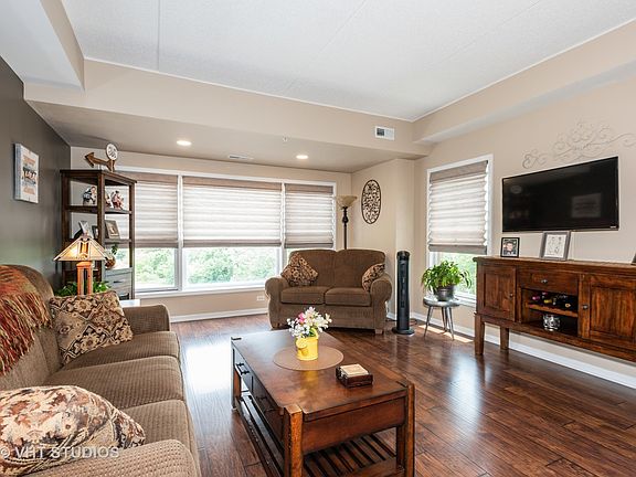 4th image of 125 Lakeview Dr Unit 507