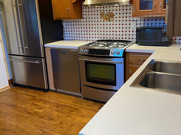 4th image of 3757 N Sacramento Ave #1
