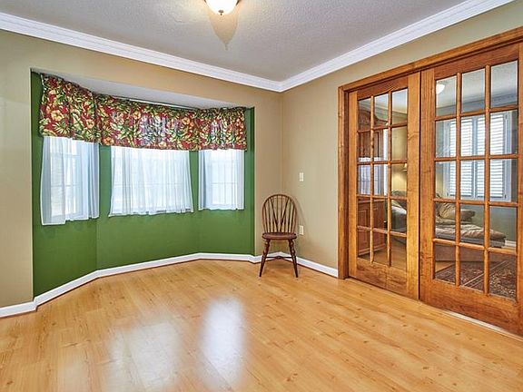 5th image of 1401 Crestwood Ct N