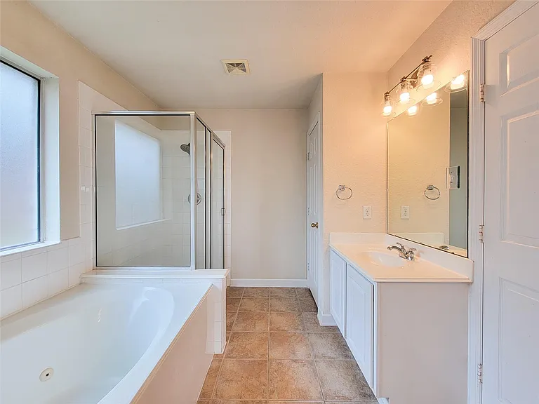 12614 Aubreywood Ln — Photo 17