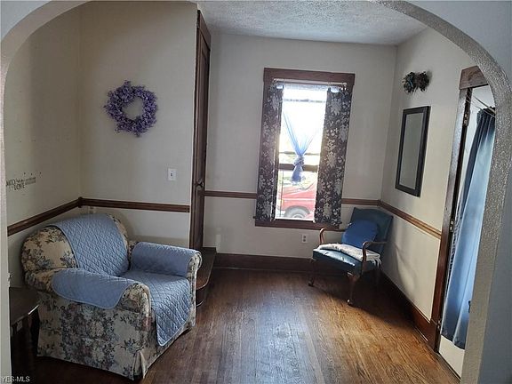5th image of 1311 W 5th St