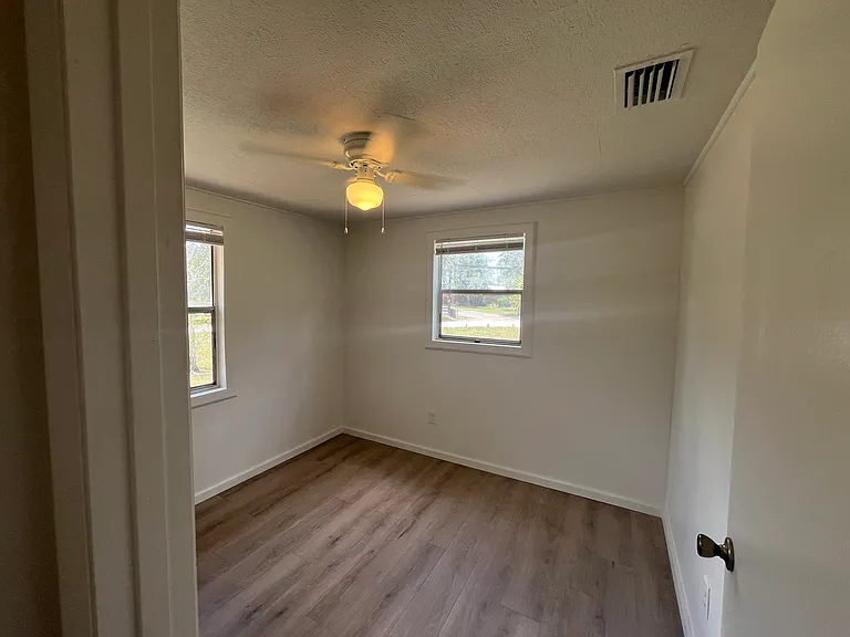 148 Willis Rd — Photo 20