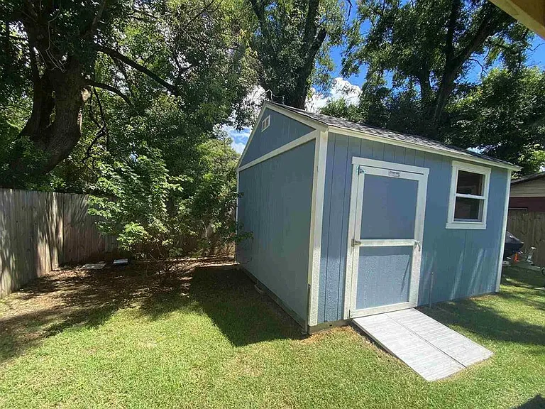 1106 W Gregory St — Photo 33